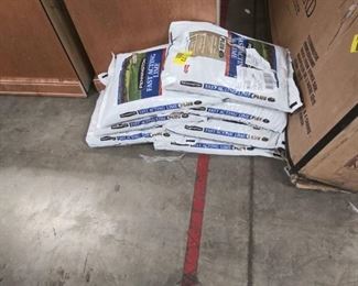 7 30 POUND BAGS OF Pennington Fast Acting Lime