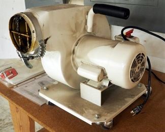 Grizzly Portable Dust Collector, Model #G1163/1163P, 220 Volt Includes Owners Manual And Dust Collection Bag