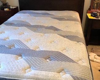 Serta icomfort full/queen new mattress