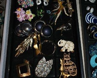 BROOCHES