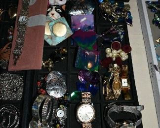 PINS/WATCHES