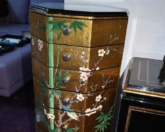 ORIENTAL JEWELRY CHEST