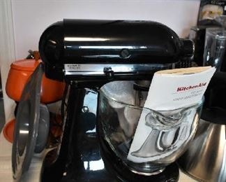 BRAND NEW NEVER USED KITCHEN AID STAND MIXER