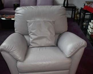 LEATHER RECLINER (1 OF 2)