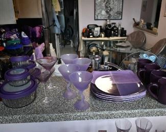 PURPLE FOOD STORAGE/STEMWARE/DISHWARE
