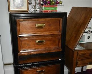 2 THOMASVILLE NIGHTSTANDS, HOLIDAY