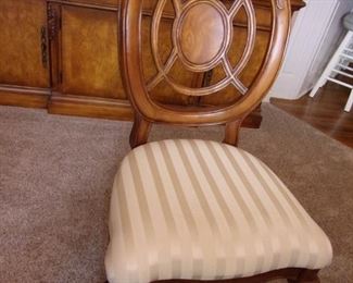 Benchmark dining room table with 2 leaves and 6 chairs. Matching china cabinet.