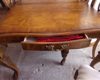 Benchmark dining room table with 2 leaves and 6 chairs. Matching china cabinet.