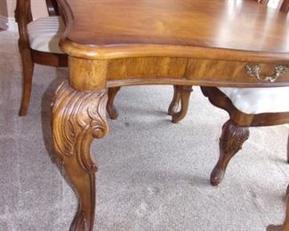 Benchmark dining room table with 2 leaves and 6 chairs. Matching china cabinet.