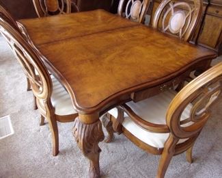 Benchmark dining room table with 2 leaves and 6 chairs. Matching china cabinet.