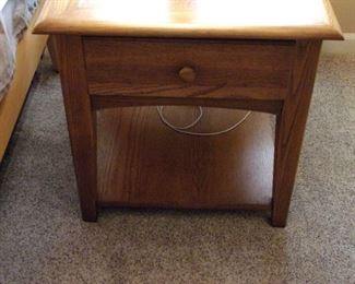 oak end table with drawer