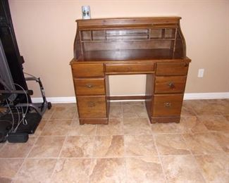 Roll top desk