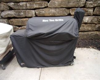 REC TEC Grills RT-680 pellet grill/smoker with bull horn handles with cover. See video this is over $1,000 new. Sold on ebay for $725.00----- OUR PRICE $400