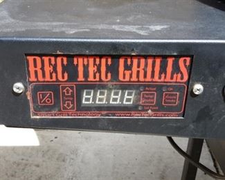 REC TEC Grills RT-680 pellet grill/smoker with bull horn handles