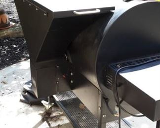 REC TEC Grills RT-680 pellet grill/smoker with bull horn handles
