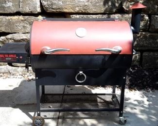 REC TEC Grills RT-680 pellet grill/smoker with bull horn handles with cover. See video this is over $1,000 new. Sold on ebay for $725.00----- OUR PRICE $400
