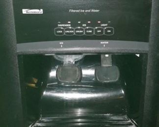 Kenmore side by side fridge, very clean!