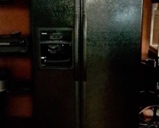 Kenmore side by side fridge, very clean!