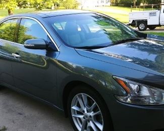 2011 Nissan Maxima one owner/garage kept/low miles 49,000