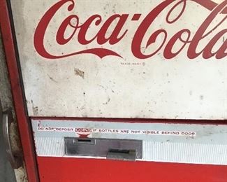 Glass bottle coke machine