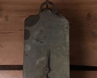 Larro feeds brass scale decoration only