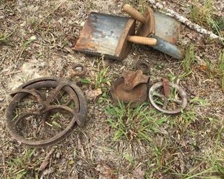 Primitive Feed scoops well pulley