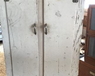 Nice cupboard/wardore