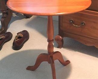 Round Accent Table 