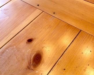 Dining Table detail