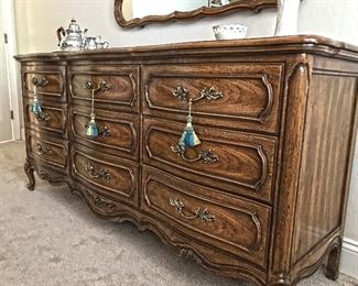Thomasville 9-drawer dresser. $250
