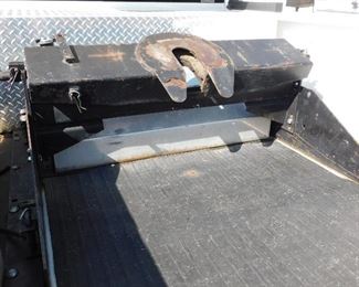 Fifth wheel fitting