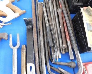 Pry bars and lugs