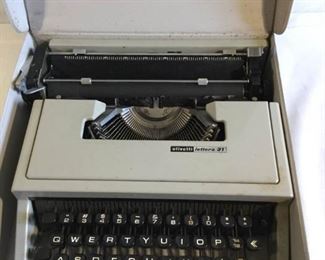 Olivetti lettera 31 Manual Typewriter     https://ctbids.com/#!/description/share/209767