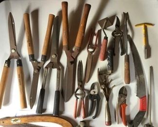 Vintage Gardening Tools (19Pcs) https://ctbids.com/#!/description/share/209438