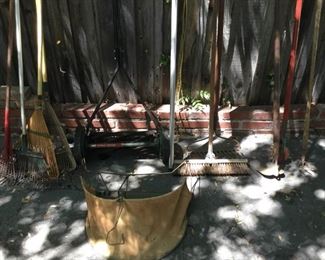 Yard and Gardening Items (12Pcs) https://ctbids.com/#!/description/share/209446