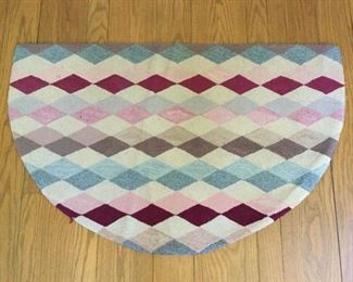 Handmade Vintage Half Circle Rug Diamond Design https://ctbids.com/#!/description/share/209604