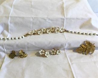 Two Vintage Jewelry Sets 6 Pieces https://ctbids.com/#!/description/share/209750