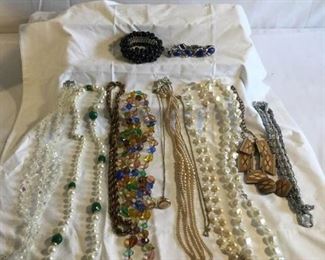 Vintage Jewelry 15 Pieces https://ctbids.com/#!/description/share/209752