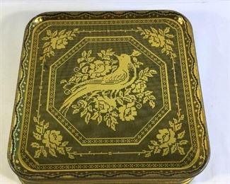 12 Vintage Serving Trays https://ctbids.com/#!/description/share/209684