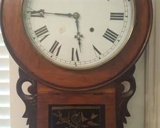 ANTIQUE WALL CLOCK ( KEEPING ACCURATE TIME)