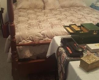 REALLY NICE KING 4 POSTER BED