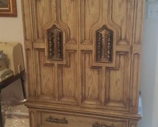 VINTAGE CHIFFEROBE STYLE CLOTHES ORGANIZER