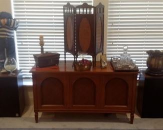 3 PANEL ANTIQUE DOLL SCREEN...MCM CONSOLE RECORD CABINET (DOES NOT WORK)...PAIR OF VINTAGE BOX SPEAKERS