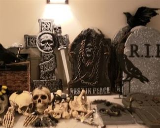74 Holloween Items