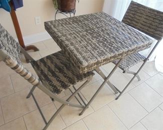 Woven gray wicker breakfast table w/2 matching chairs 24" x 24"x 28