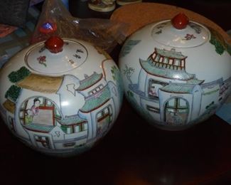 2 green oriental pots w/lids 