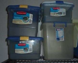 4 small rubbermaid containers