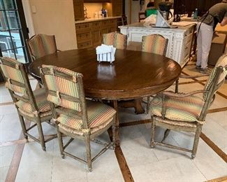 Woodland table
Six French chairs