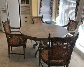 Dining Table & 4 chairs (Comes with 1 leaf, and seat cushions) - Like New 