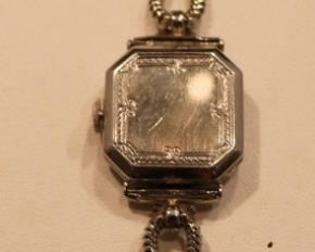 14k Ladies Watch w/ Diamond Bezel